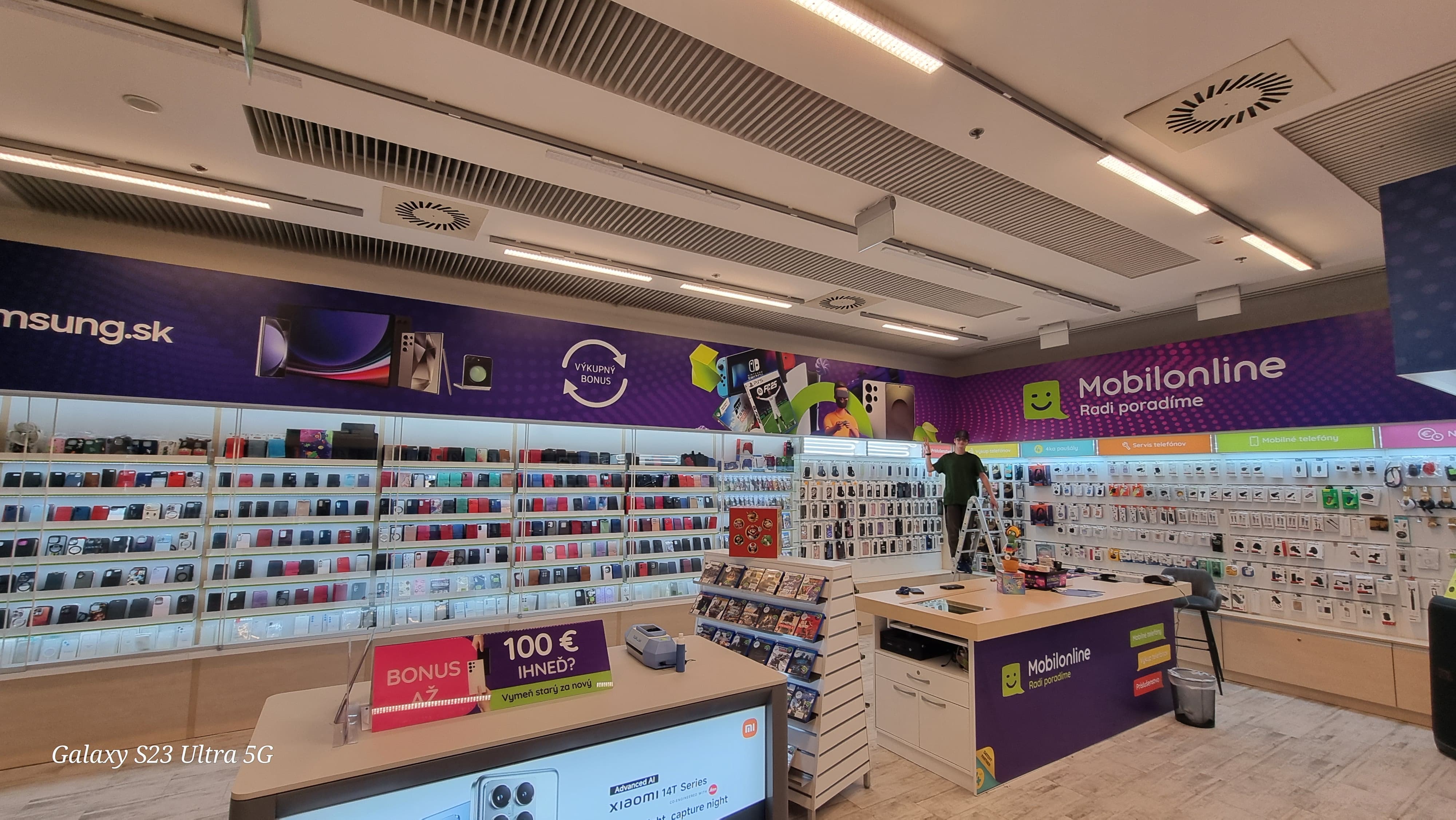 polepy predajní ,  Branding interiéru predajne – reklamné polepy a tlač na mieru , 
